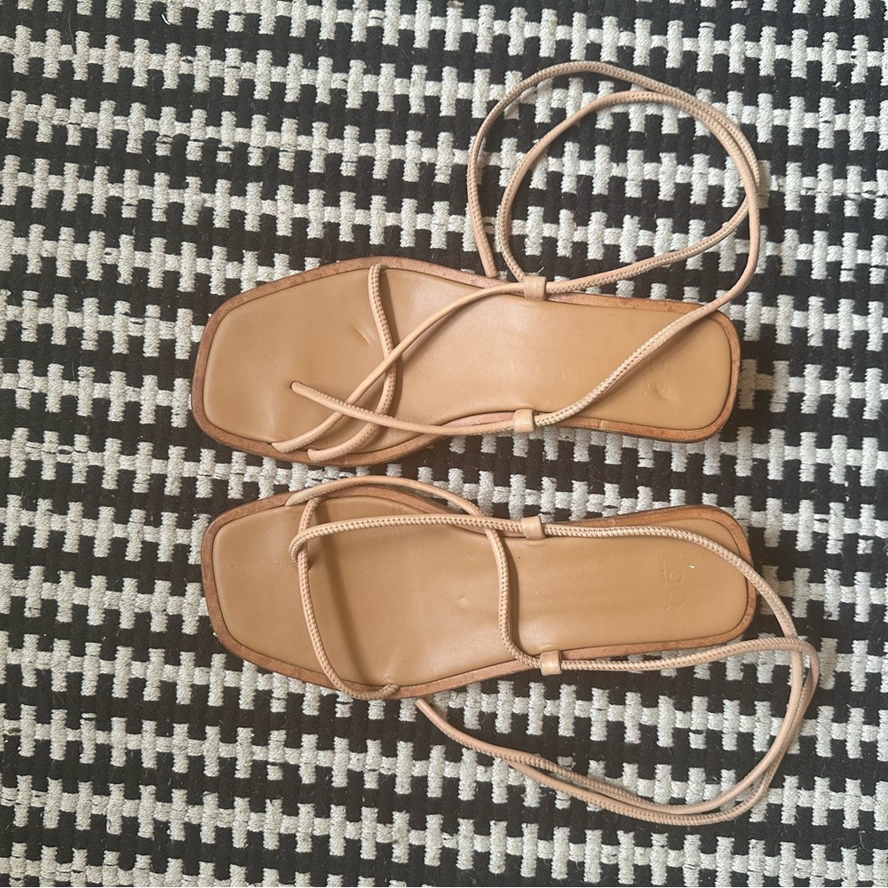 Loq Tan Women's Sandals